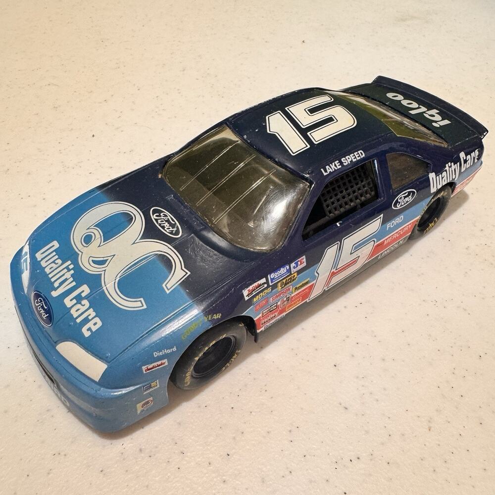 Nascar #15 Quality‎ Care/Igloo 1992 Ford Thunderbird Die-Cast Car 1:24 Scale Vtg